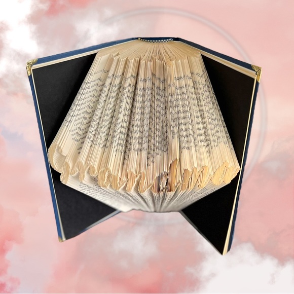 “Grandma” 𝑯𝒂𝒏𝒅𝒎𝒂𝒅𝒆 Book Folding Gift! 🎁 - Picture 4 of 16